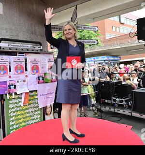 Stockholm, Sverige. 11. September 2022. Schwedens Premierministerin und Parteivorsitzende der Sozialdemokraten Magdalena Andersson trifft sich am Wahltag in Bredang bei Stockhom, Schweden, am 11. September 2022. Foto Jonas Ekströmer/TT kod 10030 Quelle: TT News Agency/Alamy Live News Stockfoto