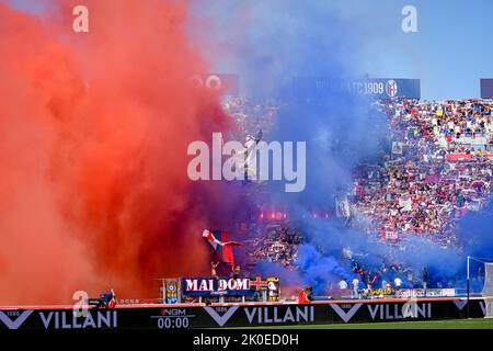 Bologna, Italien. 11. September 2022. Bologna Unterstützer während des FC Bologna gegen ACF Fiorentina, italienische Fußballserie Ein Spiel in Bologna, Italien, September 11 2022 Quelle: Independent Photo Agency/Alamy Live News Stockfoto