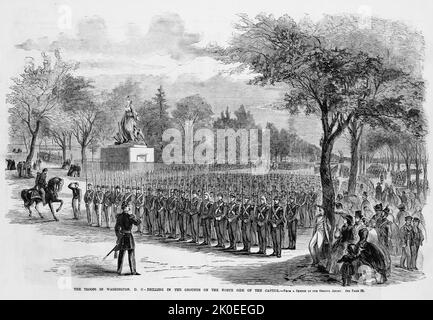 Die Truppen in Washington, D. C. - Bohrungen auf dem Gelände auf der Nordseite des Kapitols, Mai 1861. Illustration des amerikanischen Bürgerkriegs des 19.. Jahrhunderts aus Frank Leslie's Illustrated Newspaper Stockfoto