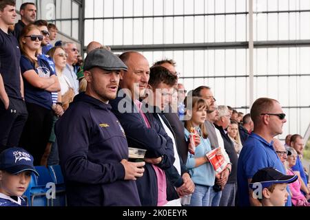 Eccles, Großbritannien. 20.. Mai 2016. Fans singen die Nationalhymne vor dem Spiel der Gallagher Premiership Sale Sharks vs Northampton Saints im AJ Bell Stadium, Eccles, Großbritannien, 11.. September 2022 (Foto von Steve Flynn/News Images) in Eccles, Großbritannien am 5/20/2016. (Foto von Steve Flynn/News Images/Sipa USA) Quelle: SIPA USA/Alamy Live News Stockfoto