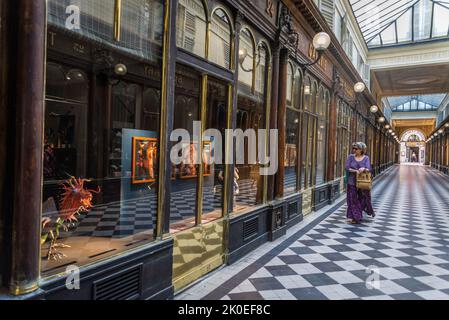 Die Galerie Véro-Dodat, eine der berühmten überdachten Passagen und Einkaufspassagen, die im frühen 19.. Jahrhundert, im Jahr 1826, im neoklassizistischen Stil erbaut wurden Stockfoto