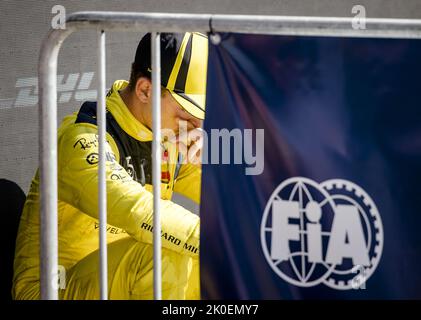 Monza, Italien. 11.. September 2022. MONZA - Charles Leclerc (Ferrari) nach dem Grand Prix von Italien F1 auf dem Circuit de Monza in Monza, Italien. REMKO DE WAAL Kredit: ANP/Alamy Live News Stockfoto