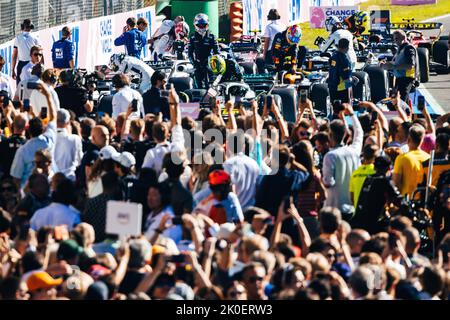 Monza, Italien. 11. September 2022. Autos in Parc Ferme. 11.09.2022. Formel 1 Weltmeisterschaft, Rd 16, Großer Preis Von Italien, Monza, Italien, Wettkampftag. Der Bildnachweis sollte lauten: XPB/Alamy Live News. Stockfoto