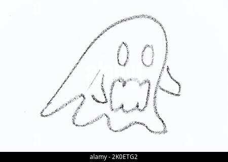 Schwarze Ölpastell-Handzeichnung in fliegender Geisterform auf weißem Papierhintergrund Stockfoto