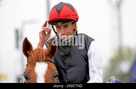 Kyprios von Ryan Moore gewinnt die Comer Group International Irish St. Leger am zweiten Tag des Longines Irish Champions Weekend auf der Curragh Racecourse in Newbridge, Irland. Bilddatum: Sonntag, 11. September 2022. Stockfoto