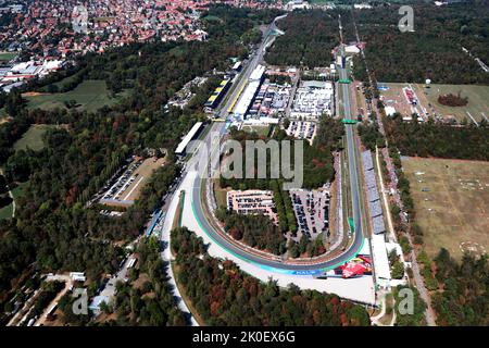 Monza, Italien. 11. September 2022. Eine Luftaufnahme des Rundkreises. 11.09.2022. Formel 1 Weltmeisterschaft, Rd 16, Großer Preis Von Italien, Monza, Italien, Wettkampftag. Der Bildnachweis sollte lauten: XPB/Alamy Live News. Stockfoto