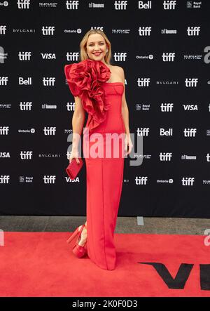 Toronto, Kanada. 10. September 2022. Kate Hudson nimmt an der Premiere von „Glass Onion: A Knives Out Mystery“ während des Toronto International Film Festival 2022 im Princess of Wales Theatre am 10. September 2022 in Toronto, Ontario, Teil. Foto: PICJER/imageSPACE Kredit: Imagespace/Alamy Live News Stockfoto