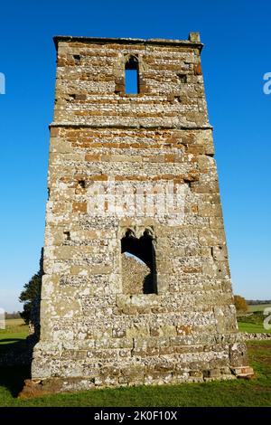 Die alte Kirche in Knowlton, erbaut in einem neolithischen Henge, Dorset, Großbritannien - John Gollop Stockfoto