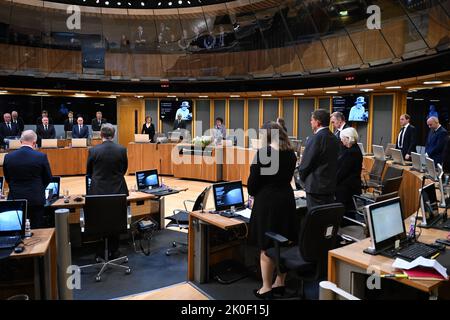 Foto des walisischen Parlaments vom 11/09/22 mit einer allgemeinen Ansicht, wie die Senedd erinnert wird, um ihrer Majestät Königin Elizabeth II. Im Senedd in Cardiff, Wales, Tribut zu zollen. Bilddatum: Sonntag, 11. September 2022. Stockfoto