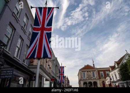 Windsor, Großbritannien. 11.. September 2022. Union Jack-Flaggen wurden heute in Windsor gesetzt. Quelle: Maureen McLean/Alamy Live News Stockfoto