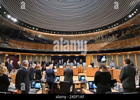 Foto des walisischen Parlaments vom 11/09/22 mit einer allgemeinen Ansicht, wie die Senedd erinnert wird, um ihrer Majestät Königin Elizabeth II. Im Senedd in Cardiff, Wales, Tribut zu zollen. Bilddatum: Sonntag, 11. September 2022. Stockfoto