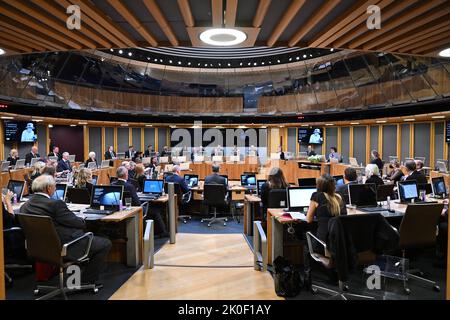 Foto des walisischen Parlaments vom 11/09/22 mit einer allgemeinen Ansicht, wie die Senedd erinnert wird, um ihrer Majestät Königin Elizabeth II. Im Senedd in Cardiff, Wales, Tribut zu zollen. Bilddatum: Sonntag, 11. September 2022. Stockfoto