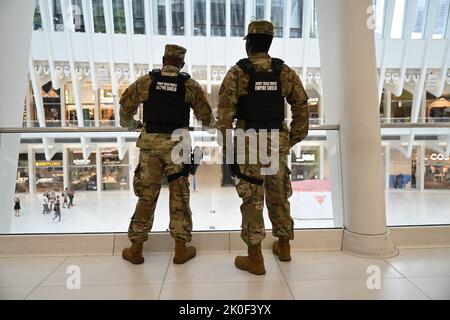 Sicherheitstreife im Oculus am 11. September 2022 in New York. Stockfoto