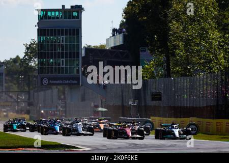 Monza, Italien. 11. September 2022. Start des Rennens: 16 LECLERC Charles (mco), Scuderia Ferrari F1-75, 63 RUSSELL George (gbr), Mercedes AMG F1 Team W13, Einsatz während der Formel 1 Pirelli Gran Premio d’Italia 2022, großer Preis von Italien 2022, 16. Rennen der FIA Formel 1 Weltmeisterschaft 2022 vom 9. Bis 11. September, 2022 auf dem Autodromo Nazionale di Monza, in Monza, Italien - Foto Florent Gooden / DPPI Quelle: DPPI Media/Alamy Live News Stockfoto