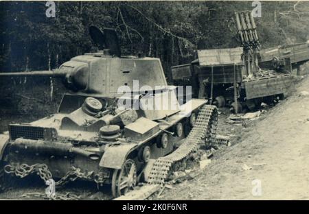 Zerstörte sowjetische T-26-Leuchtpanzer der Roten Armee, im Kampf gegen die Deutschen Stockfoto