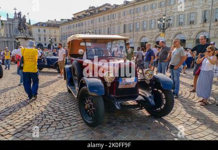 Italien Piemont Turin 'Autolook Week Torino' Parade des historischen Autos Credit: Realy Easy Star/Alamy Live News Stockfoto