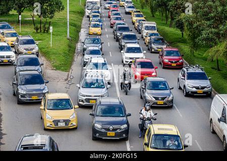 Bogota Kolumbien, Avenida El Dorado Calle 26, Engpass Zusammenführen Verkehr Rush Hour Autos LKW LKW Fahrzeuge, kolumbianische Kolumbianer Hispanics S Stockfoto