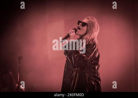 Roskilde, Dänemark. 30., Juni 2022. Die amerikanische Sängerin Sky Ferreira spielt ein Live-Konzert während des dänischen Musikfestivals Roskilde Festival 2022 in Roskilde. (Foto: Gonzales Photo - Thomas Rasmussen). Stockfoto