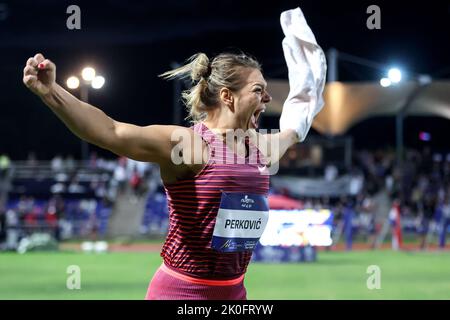 Zagreb, Kroatien. 11. September 2022. ZAGREB, KROATIEN - 11. SEPTEMBER: Sandra Perkovic aus Kroatien feiert (Discus Throw) während der World Athletics Continental Tour Gold 2022 - 72. Boris Hanzekovic Memorial im Mladost Stadium am 11. September 2022 in Zagreb, Kroatien. Foto von Igor Kralj/Pixsell Credit: Pixsell Foto- und Videoagentur/Alamy Live News Stockfoto