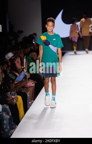 8. September 2022 - New York City - Kindermodel geht mit Nike auf die Piste für Rookie USA - die City of Dreams Modenschau, während der New York Fashion Week Spring Summer 2023. (Bild: © Shawn Punch/AdMedia über ZUMA Press Wire) Stockfoto