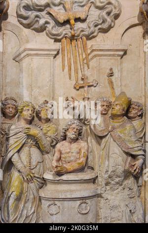 Die Taufe von Clovis I., König der Franken am Weihnachtstag 508 durch den Heiligen Remigius in der Basilika Saint-Remi in Reims (Marne), Frankreich Stockfoto