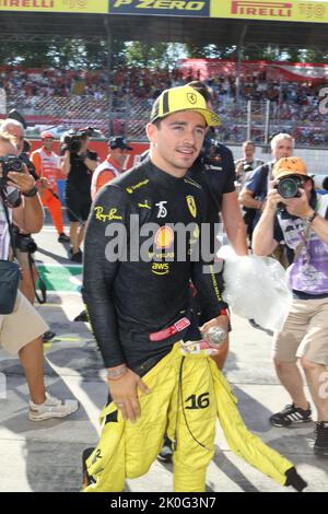 Monza, Italien. 10. September 2022. MONZA, Italien, 11. September 2022; #16, Charles LECLERC, MCO, Team Scuderia Ferrari, Parco di Monza, Autodromo, Formel 1, F1, großer Preis von Italien, Großer Preis von Italien, GP d'Italie, Motorsport, Formel1, -Honorarerkenntes Foto, Honorarhaftbar, Copyright © Arthur THILL /ATP images Credit: SPP Sport Press Photo. /Alamy Live News Stockfoto