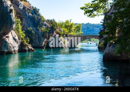 Brücke über den unteren Verdon Canyon Stockfoto