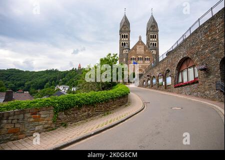 Die Kirche der Heiligen Cosmas & Damian in Clervaux, Luxemburg. Stockfoto