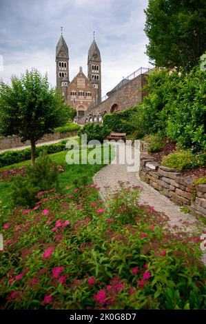 Die Kirche der Heiligen Cosmas & Damian in Clervaux, Luxemburg. Stockfoto