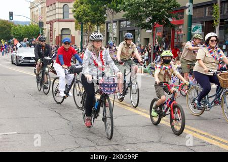 Alameda, CA - 4. Juli 2022: Teilnehmer der Alameda Parade vom 4.. Juli, einer der größten und längsten Parade zum Unabhängigkeitstag der Nation. Stockfoto