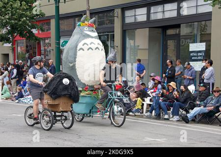 Alameda, CA - 4. Juli 2022: Teilnehmer der Alameda Parade vom 4.. Juli, einer der größten und längsten Parade zum Unabhängigkeitstag der Nation. Stockfoto