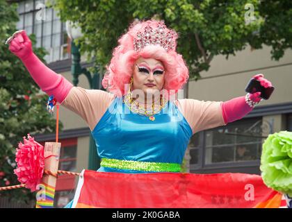 Alameda, CA - 4. Juli 2022: Teilnehmer der Alameda Parade vom 4.. Juli, einer der größten und längsten Parade zum Unabhängigkeitstag der Nation. Stockfoto