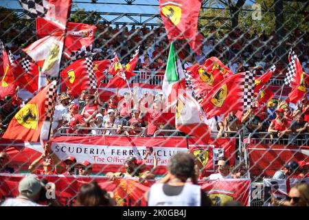 Stavelot Malmedy Spa, Belgien. 27. Januar 2022. Ferrari-FLAGGE während des belgischen GP, 25-28. August 2022 auf der Strecke Spa-Francorchamps, Formel-1-Weltmeisterschaft 2022. Kredit: Unabhängige Fotoagentur/Alamy Live Nachrichten Stockfoto