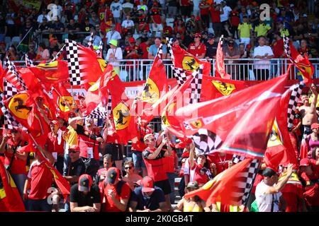 Stavelot Malmedy Spa, Belgien. 27. Januar 2022. Ferrari-FLAGGE während des belgischen GP, 25-28. August 2022 auf der Strecke Spa-Francorchamps, Formel-1-Weltmeisterschaft 2022. Kredit: Unabhängige Fotoagentur/Alamy Live Nachrichten Stockfoto