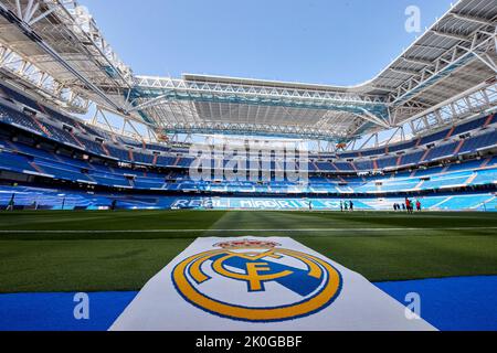 MADRID, SPANIEN - 11. SEPTEMBER: Gesamtansicht von Santiago Bernabeu vor dem Spiel der La Liga Santander zwischen Real Madrid CF und RCD Mallorca am 11. September 2022 in Santiago Bernabeu in Madrid, Spanien. Quelle: Ricardo Larreina/AFLO/Alamy Live News Stockfoto