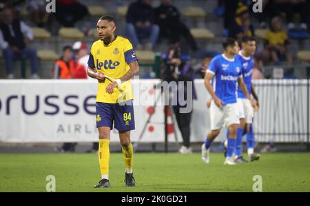 Die Union's Loic Lapoussin sieht am Sonntag, 11. September 2022, in Forest-Vorst, Brüssel, bei einem Fußballspiel zwischen RUSG Royale Union Saint-Gilloise und KRC Genk, am 8. Tag der „Jupiler Pro League“ der ersten Division der belgischen Meisterschaft 2022-2023, niedergeschlagen aus. BELGA FOTO VIRGINIE LEFOUR Stockfoto