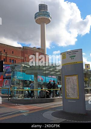 Busbahnhof Merseytravel Queen Square, öffentlicher Verkehrsknotenpunkt, Radio City St Johns Beacon, Zentrum von Liverpool, Merseyside, England, Großbritannien, L1 1RG Stockfoto
