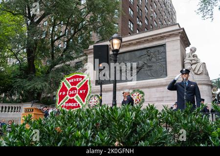 New York City, USA. 11. September 2022. Mitglieder des Bataillons 18. veranstalteten am 11. September 2022 ihren jährlichen Gedenkgottesdienst im Firemen's Monument am Riverside Drive in New York City, NY. (Foto von Steve Sanchez/Sipa USA). Quelle: SIPA USA/Alamy Live News Stockfoto