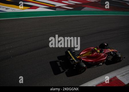 Monza, Italien. 11. September 2022. Carlos Sainz von Ferrari fährt während des Großen Preises der italienischen Formel 1 auf dem Monza Circuit, Italien, am 11. September 2022. Quelle: Meng Dingbo/Xinhua/Alamy Live News Stockfoto