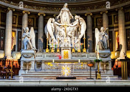 Paris, Frankreich - 18 April 2013: Interieur und architektonische Details der Eglise de la Madeleine in Paris am 18. April 2013 gesehen. Kirche wurde Desig Stockfoto