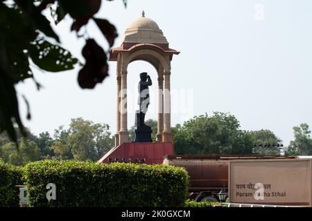 Neu Delhi, Delhi, Indien, 11 Sep 2022 - 28 Meter hohe schwarze Granitstatue von Netaji Subhas Chandra Bose, entworfen von der National Gallery of Modern Art in C Stockfoto