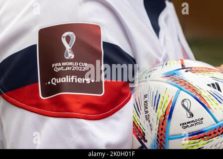 Lusail, Katar. September 11, 2022. Nahaufnahme eines WM-Qualifikationsturniers einer US-Fußballmannschaft mit einem Mini-Fußball. Konzept: FIFA Fußball-Weltmeisterschaft 2022 Q Stockfoto