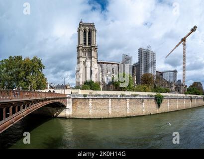 PARIS, FRANKREICH - 9. September: Wiederaufbau von Notre Dame im Jahr 2022 am 28. Februar 2022 in Paris, Frankreich Stockfoto