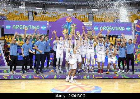 Recife, Brasilien. 11. September 2022. Mitglieder des argentinischen Teams feiern das Finale zwischen Brasilien und Argentinien beim FIBA Americup 2022 in Recife, Pernambuco, Brasilien, am 11. September 2022. Quelle: Wang Tiancong/Xinhua/Alamy Live News Stockfoto