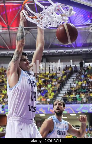 Recife, Brasilien. 11. September 2022. Gabriel Deck (L) aus Argentinien wird beim Finalspiel zwischen Brasilien und Argentinien beim FIBA Americup 2022 in Recife, Pernambuco, Brasilien, am 11. September 2022 untergehen. Quelle: Wang Tiancong/Xinhua/Alamy Live News Stockfoto