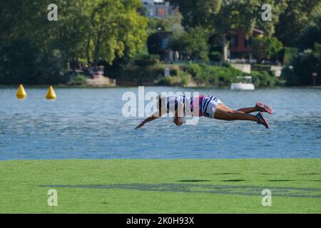 Für die WateRugby-Ausgabe 2022 trafen sich vom 8. Bis 11. September in Toulouse (Frankreich) rund 30 große Namen im französischen und internationalen Rugby. Das Konzept: Ein schwimmendes Feld von 35 x 40 m, ohne Berührungen oder in-Goal; um zu Punkten, müssen sie ins Wasser tauchen. 11. September 2022. Foto von Patrick Batard/ABACAPRESS.COM Stockfoto