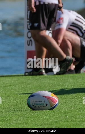 Für die WateRugby-Ausgabe 2022 trafen sich vom 8. Bis 11. September in Toulouse (Frankreich) rund 30 große Namen im französischen und internationalen Rugby. Das Konzept: Ein schwimmendes Feld von 35 x 40 m, ohne Berührungen oder in-Goal; um zu Punkten, müssen sie ins Wasser tauchen. 11. September 2022. Foto von Patrick Batard/ABACAPRESS.COM Stockfoto