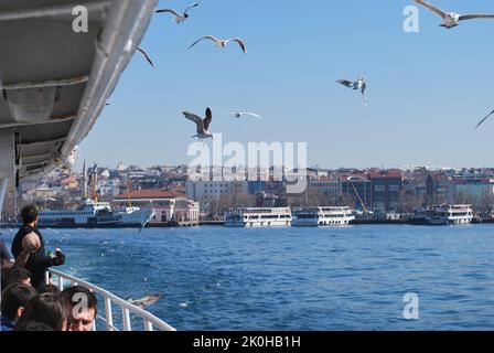 Istanbul, Türkei März 18,2012. Istanbul City Lines Fähre, kadiköy Fähre, Kadıköy Pier Stockfoto