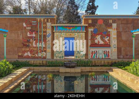 Der Eingang zum altägyptischen Garten, Teil des Hamilton Gardens Parks, einer Touristenattraktion in Hamilton, Neuseeland Stockfoto