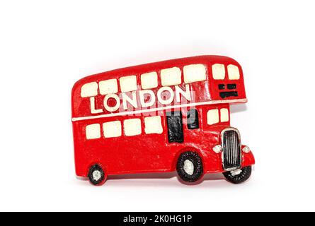 Nahaufnahme eines Erinnerungsmagneten mit dem Londoner Bus Stockfoto